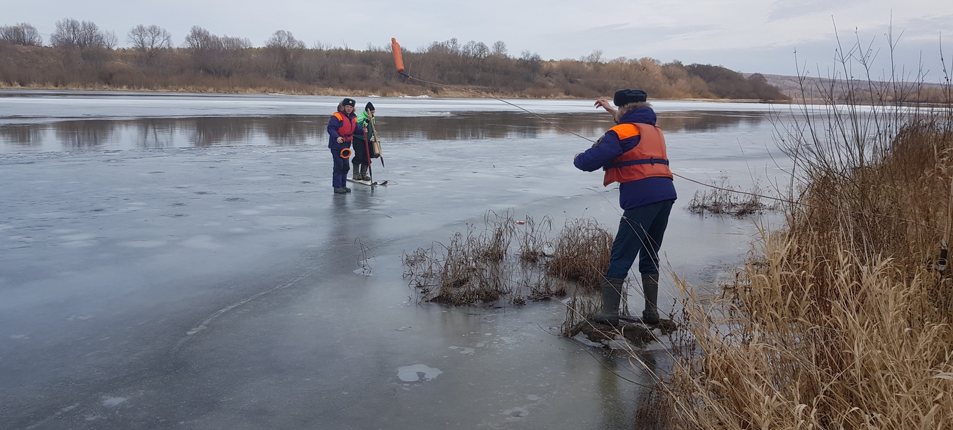 Вода опасна и шалостей не прощает!